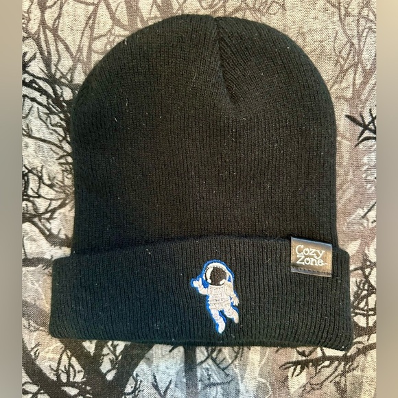 Black Beanie with a Cute Little Embroidered Astronaut Design OS - Picture 1 of 3